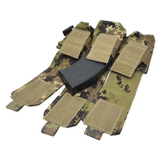 DEFCON5 tasca tripla per caricatore AK/M4 (vegetata)